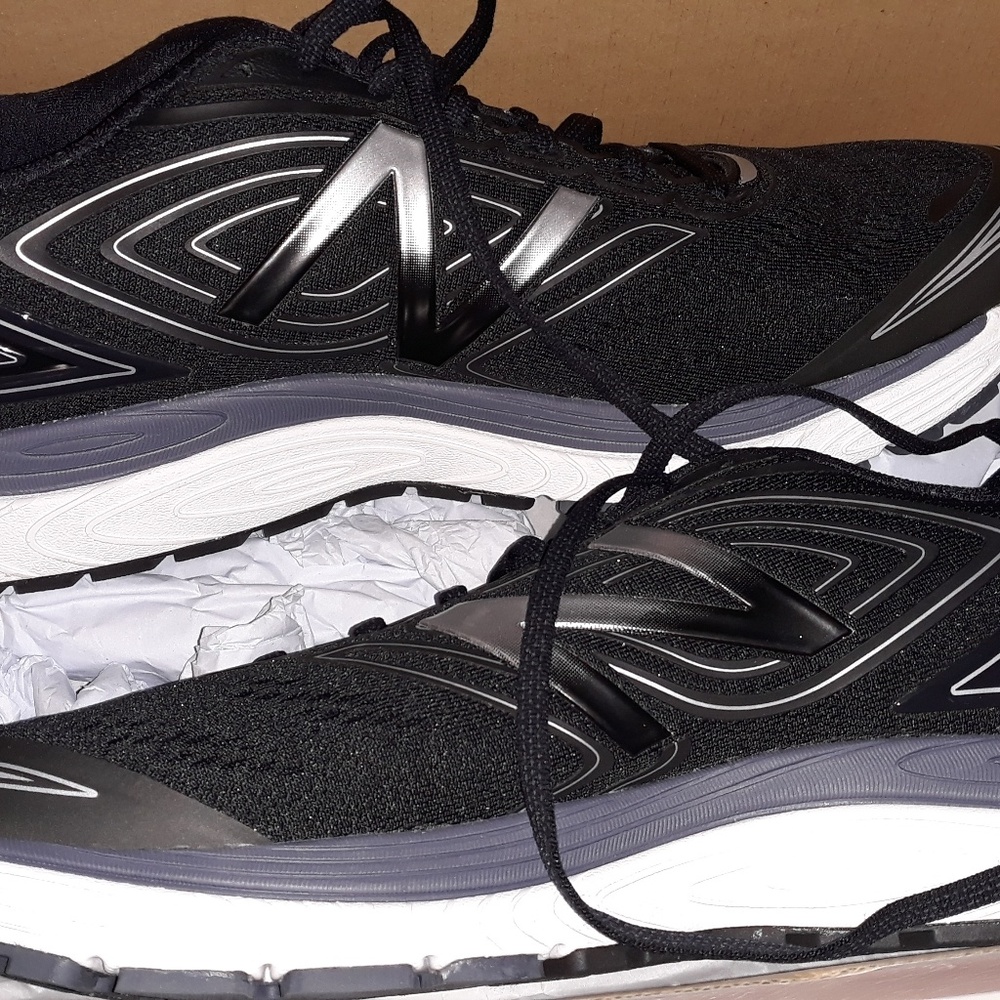 NWOT New Balance Mens Shoe